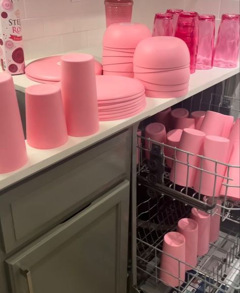 Cute Luxury Apartment, Pink Apartment Aesthetic Baddie, All Pink Apartment, Pink Kitchen Decor Apartment, Pink Decor Apartment, Pink Apartment Aesthetic Kitchen, Pink And Black Apartment Aesthetic, Pink Home Decor Ideas, Pink Apartment Aesthetic Living Room