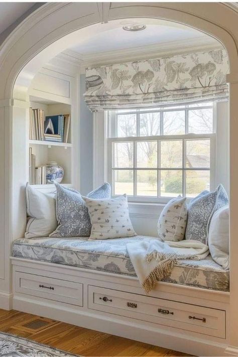 Bedroom Window Seat, Design Ložnic, Window Seat Design, Core Decor, Bunk Rooms, Tagaytay, Casa Vintage, Dream House Rooms, Dream Room Inspiration