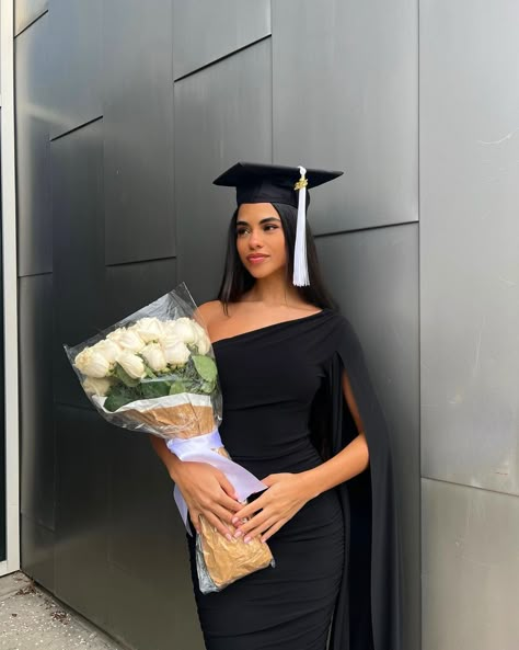 graduated 💐🎓 | Instagram Graduation Outfits For Women, Graduation Outfit Ideas, Nursing Graduation Pictures, Masters Graduation, College Graduation Photoshoot, College Graduation Pictures Poses, Graduation Look, Grad Outfits, Graduation Cap And Gown