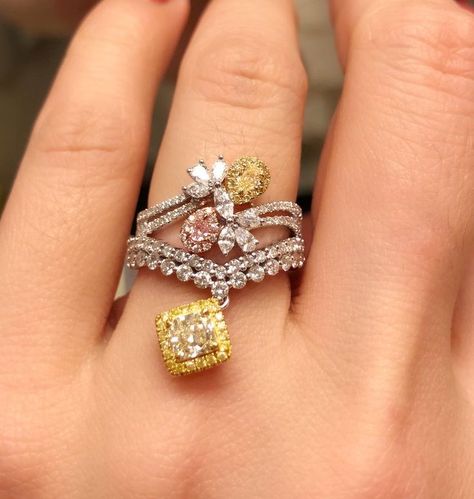 Cocktail Ring Designs, Coloured Diamonds, Expensive Jewelry Luxury, Handmade Gold Jewellery, Classic Wedding Rings, Diamond Jewelry Designs, Jewelry Wedding Rings, Jewelry Fashion Trends, Classy Jewelry