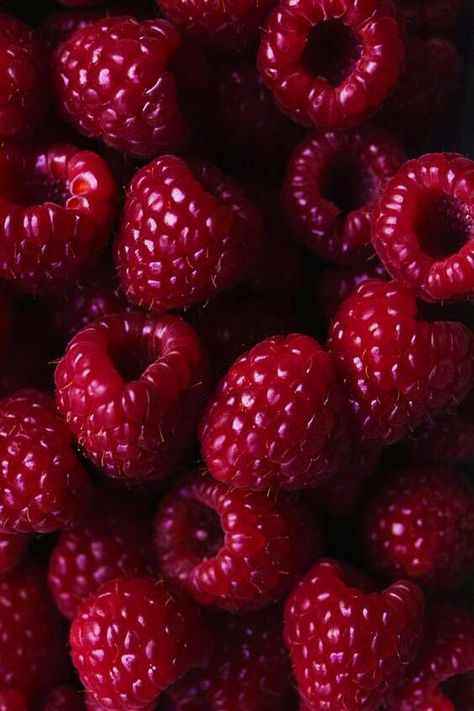 Texture | Framboises Fruit Wallpaper, Fruit Photography, Beautiful Fruits, Red Fruit, Fruit And Veg, Red Aesthetic, Beautiful Food, Fruits And Veggies, Food Styling