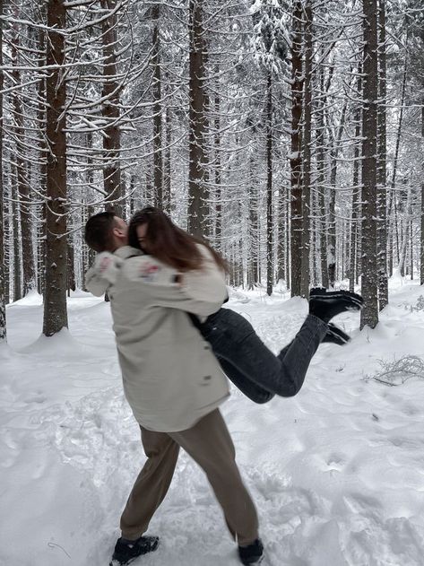 Couples In The Snow Aesthetic, Couple Goal Snow, December Aesthetic Couple, Playing In The Snow Couple Aesthetic, Aesthetic Couple Winter, Couples Winter Aesthetic, Cute Winter Couple Photos, Couple Snow Pictures Aesthetic, Cute Winter Couples