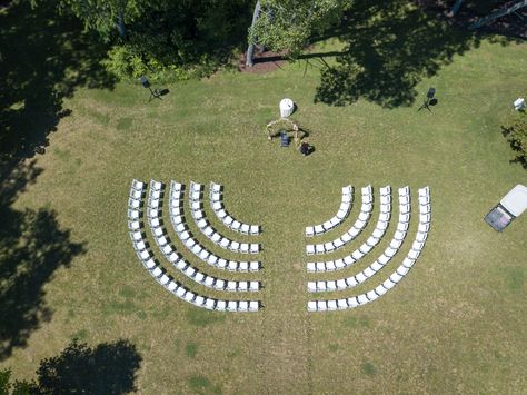 Rounded Wedding Ceremony Seating, Ceremony Chair Set Up Layout, Wedding Ceremony Seating Ideas Outdoor, Curved Wedding Ceremony Seating, Round Wedding Seating Ceremony, Curved Wedding Seating, Ampitheater Seating Wedding, Wedding Seating Ceremony Outdoor, Arched Ceremony Seating