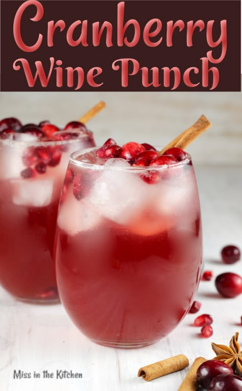 Wine And Cranberry Juice, Red Christmas Cocktails Holiday Drinks, Holiday Wine Cocktails, Christmas Drinks With Wine, Wine Based Christmas Drinks, Winter Wine Cocktails, Holiday Wine Drinks, Christmas Wine Punch Recipes, Cranberry Wine Punch