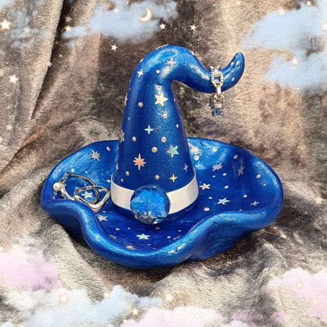 Polymer Clay Community | Made this witch hat with clay Polymer Clay Witch Hat Earrings, Witchy Air Dry Clay, Polymer Clay Witch Hat, Fairy Clay Ideas, Witchy Clay Crafts Diy, Dnd Polymer Clay, Useful Things To Make With Clay, Clay Goth Ideas, Witch Clay Crafts