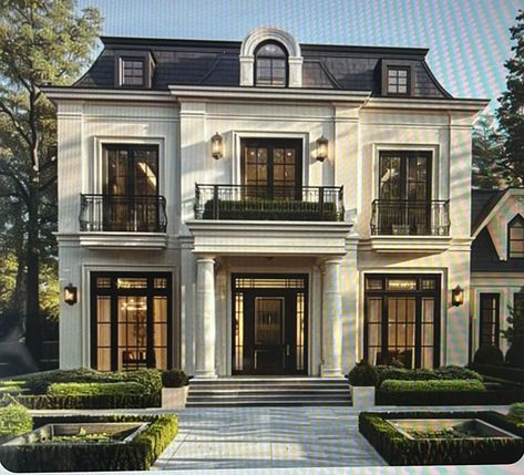 Classic Home Design Outside, Modern Traditional Home Exterior Design, Neoclassical Modern House, White Classic House, Modern Georgian House Exterior, Classy House Exterior, Front Window Design Ideas, Modern Classic Exterior House, Semi Modern House