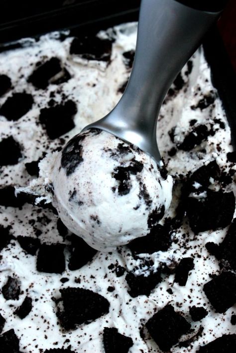 Cookies And Cream Ice Cream, Cookie And Cream Cupcakes, Oreo Ice Cream Cake, Churn Ice Cream, Cookies And Cream Cheesecake, Cookies And Cream Cake, Carrie White, Oreo Ice Cream, Cream Ice Cream