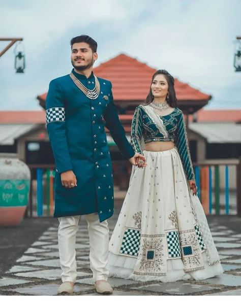 Outfit For Groom Engagement, Walima Couple Matching Dress, Couple Choli For Engagement, Traditional Dresses Couple Photography, Garba Outfit For Groom, Indian Mixed Wedding, Indian Wedding Matching Outfits, Couple Outfits Matching For Wedding, Couple Engagement Dress Indian Matching