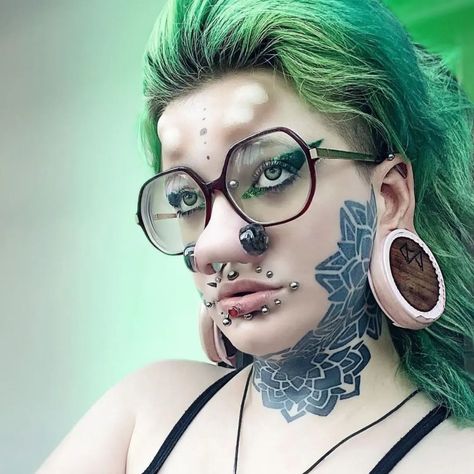 Tattoo Oreille, Subdermal Implants, Dermal Implants, Crazy Piercings, Cherrie Currie, Ear Model, Body Modification Piercings, Ear Stretching, Evil Tattoos