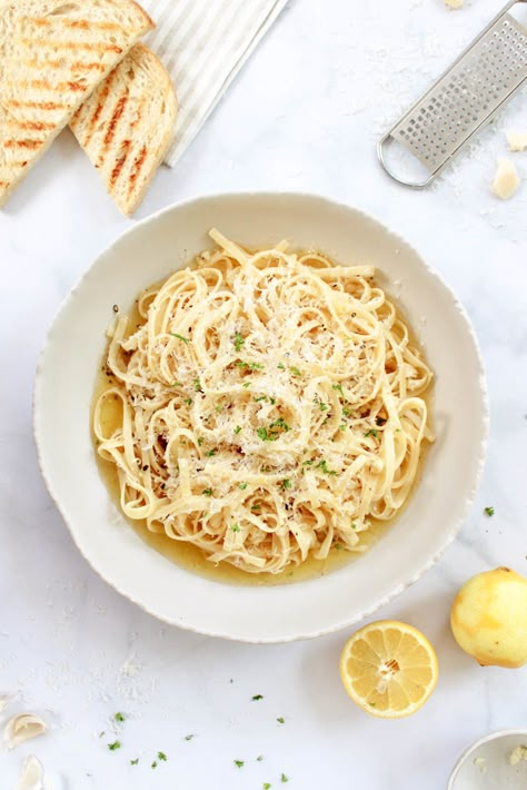 Garlic Lemon White Wine Pasta Sauce Linguine With Lemon Sauce, Pasta With Lemon Garlic Sauce, Lemon Garlic White Wine Sauce, Lemon Garlic Linguine, Lemon Wine Sauce Pasta, Garlic Wine Sauce Pasta, Pasta With Light Sauce, Lemon Garlic White Wine Shrimp Pasta, White Wine Lemon Butter Sauce Pasta