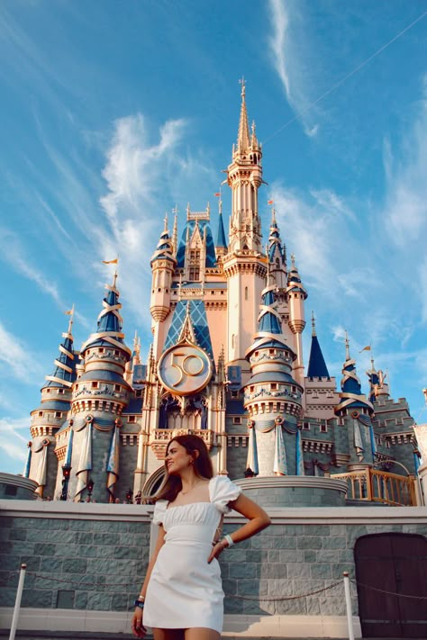 Magic Kingdom Picture Ideas, Disney Castle Photo Ideas, Disneyworld Picture Ideas, Universal Photo Ideas, Miami Photo Ideas, Magic Kingdom Photo Ideas, Magic Kingdom Pictures, Disneyworld Pictures, Disneyland Orlando