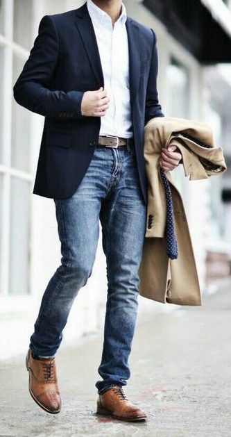 Business Denim Outfit for men with Blazer or suit jacket with white denim and a khakhee overcoat in hand. Casual Chique Stijl, Business Attire For Men, Mens Business Casual, Blazer Outfits Men, Mens Business Casual Outfits, Suits Men Business, Mens Fashion Blazer, Mens Business, Best Dressed Man