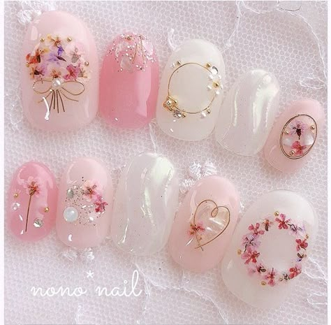 Peonies Nails, Korean Nail Art Aesthetic, Dried Flower Nails, Diy Rhinestone Nails, Disneyland Nails, Japanese Nail Design, Deco Nails, Modern Nail Art, Cherry Blossom Nails