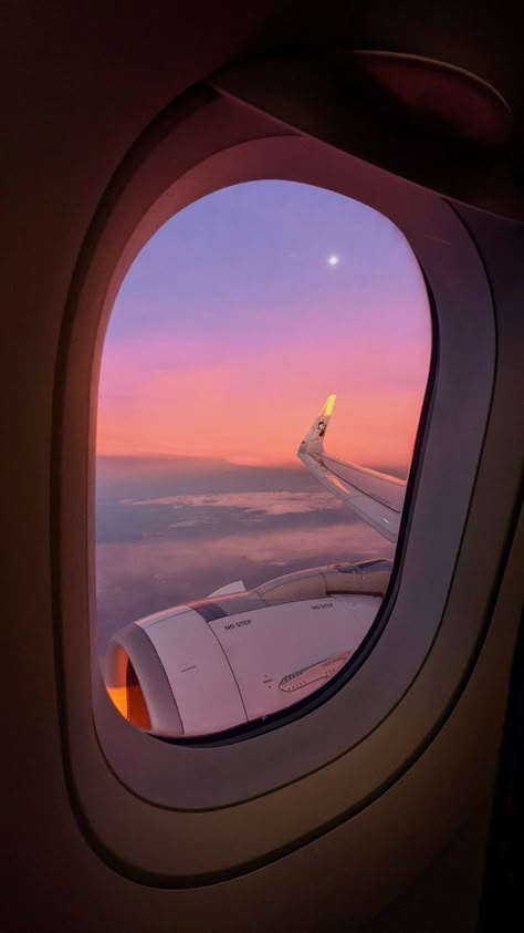 Daglig Motivation, Plane Window, Vision Board Images, Travel Picture Ideas, Vision Board Pictures, Airplane Window, Travel Pictures Poses, Pretty Landscapes, 背景 シンプル