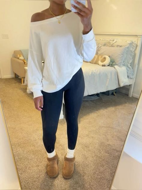 Headband Outfit Fall, Cute Outfits Fall/winter, Outfit Ideas To Wear To School, Basic Clothes For Winter, Outfit Inspo Winter School Comfy, Winter Basics Outfit, Thanksgiving Outfits With Leggings, Cozy Errands Outfit, Outfit Ideas Ugg Boots