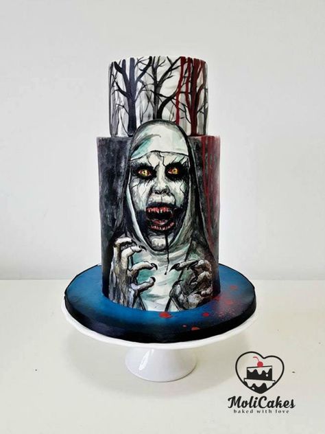 Conjuring cake by MOLI Cakes Creepy Birthday Cake, Horror Cakes Birthdays, Horror Movie Cakes, Dark Cakes, Scary Desserts, Horror Cakes, Gothic Birthday Cakes, Creepy Cakes, Goth Cakes