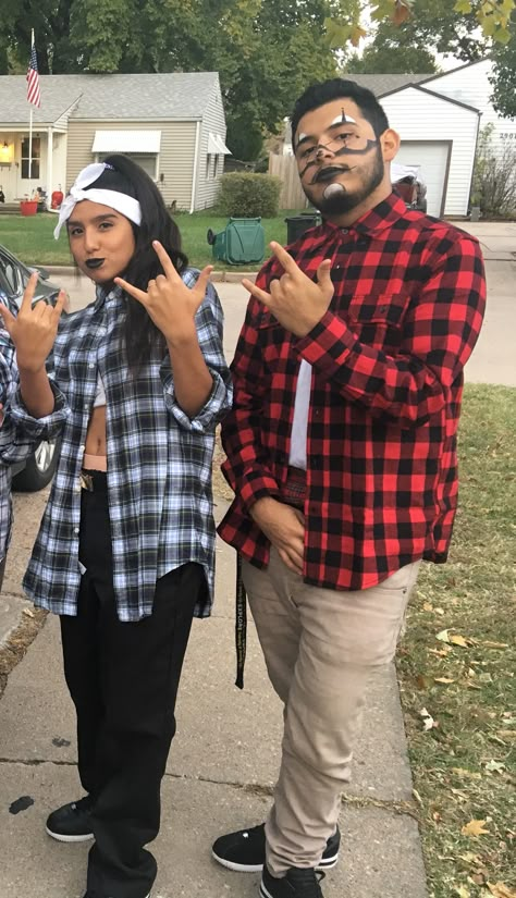 Cholo y chola DIY costumes Diy Chola Costume, Cholo Outfits For Women, Cholo Clown Makeup Men, Cholo Couple Costume, Cholo Halloween Costume, Chola Halloween Costumes, Halloween Costumes Mexican, Chola Costume Ideas, Cholo Makeup