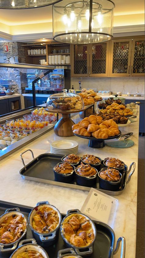 Buffet Breakfast Aesthetic, Rich People Breakfast, Luxury Breakfast Buffet, Hotel Breakfast Buffet Aesthetic, Breakfast Buffet Aesthetic, Luxury Hotel Breakfast, Hotel Breakfast Buffet Ideas, Breakfast In Restaurant, Hotel Breakfast Aesthetic