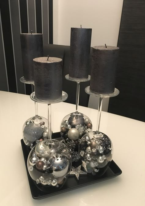 Black Christmas Tree Decorations, Black Christmas Decorations, Kitchen Ideas Decor, Kitchen Ideas Decoration, Ideas Small Kitchen, Christmas Decorations Centerpiece, Kitchen Ideas Farmhouse, Pretty Christmas Decorations, Silver Christmas Decorations