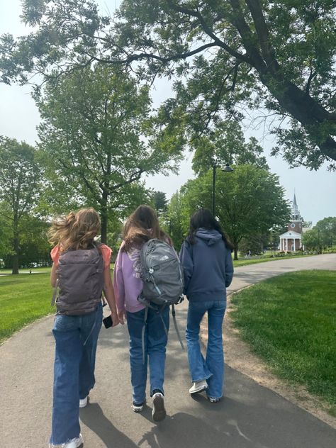 walking to class at #boardingschool #newengland Walking To Class Aesthetic, Walking To School Aesthetic, Spotify Pictures, Boarding School Life, Usa School, Walking To School, Romanticising School, Entering School, High School Photos