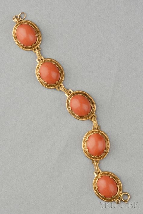 Gold and Coral Bracelet Coral Jewellery, Coral Fashion, Gold Pendant Jewelry, Coral Bracelet, Bangles Jewelry Designs, Coral Jewelry, Coral Red, Jewellery Designs, Bangles Jewelry