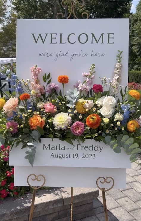 Wedding Welcome Board Flowers, Pastel Wedding Welcome Sign, Floral Welcome Sign Wedding, Flowerbox Welcome Sign, Creative Wedding Welcome Signs, Engagement Welcome Board Ideas, Welcome Sign Wedding Flowers, Garden Wedding Signage, Wedding Sign With Flowers