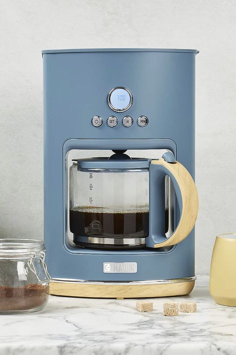 Best Stylish Coffee Makers That Aren't Ugly Beautiful Coffee Maker, Cute Coffee Machine, Coffee Pot Aesthetic, Cute Coffee Maker, Coffee Makers Best, Pretty Coffee Maker, Coffee Pot On Counter Ideas, Aesthetic Coffee Maker, Coffee Maker Aesthetic