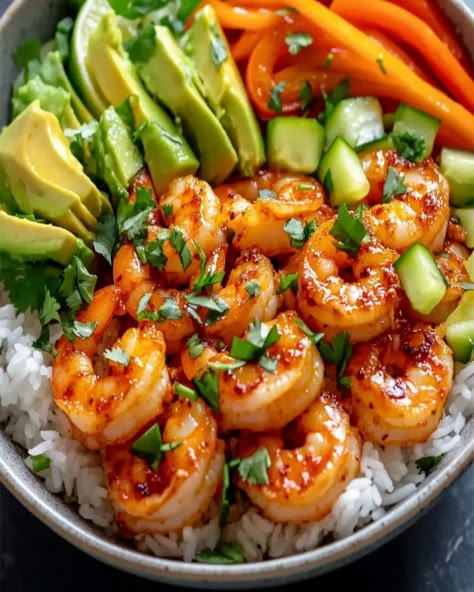 Discover how to make spicy shrimp rice bowls in 30 minutes! A flavorful, healthy meal loaded with shrimp, rice, and fresh veggies. Spicy California Shrimp Stack, Shrimp And Kimchi Rice Bowl, Spicy Shrimp Sushi Bowl, Spicy Shrimp Rice Bowl, Spicy Shrimp And Avocado Rice Bowl, Sweet Chili Shrimp Bowl, Prawns Rice Recipes, Shrimp Rice Bowls With Spicy Mayo, Pescatarian Low Carb Recipes