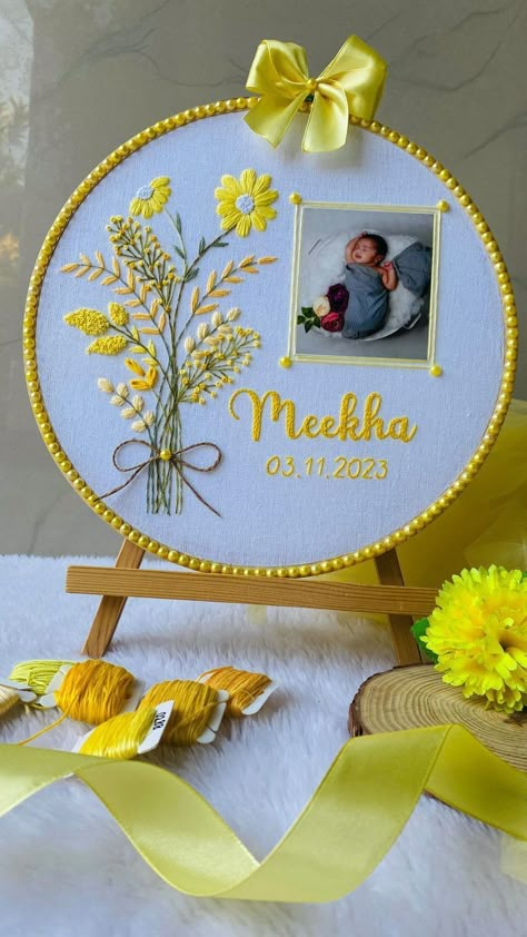 Photo Hoop Embroidery, Photo With Embroidery, Photo Embroidery Hoop Ideas, Newborn Embroidery Hoop, Photo Embroidery Ideas, Emboirdery Design, Embroidery Frame Ideas, Baby Hoop Art, Embroidery Gifts For Him