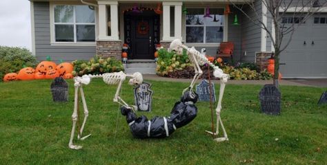 60+ Skeleton Halloween Decoration Ideas for Outdoors Ideas For Skeletons, Fun Halloween Yard Displays, Skeleton Cemetery Halloween, Skeleton Yard Display Ideas, Skeleton Yard Ideas For Halloween, Front Yard Skeleton Ideas, Skeleton Lawn Ideas, Poseable Skeleton Ideas Outdoor, Halloween Decorations With Skeletons