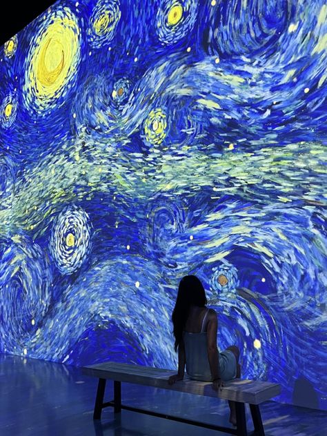 Van Gogh Museum Pictures, Exhibition Photo Ideas, Exhibition Aesthetic, Van Gogh Photo, Van Gogh Experience, Van Gogh Exhibit, Van Gogh Exhibition, Art Gallery Outfit, Museum Photography