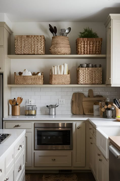 20 Brilliant Kitchen Open Shelving Ideas You Need To Know! Open Kitchen Cabinet, Cozy House Decor, Kitchen Open Shelving Ideas, Open Shelving In The Kitchen, Kitchen Shelves Styling, Basement Kitchen Ideas, Diy Open Shelving, European Farmhouse Kitchen, Open Shelves Kitchen