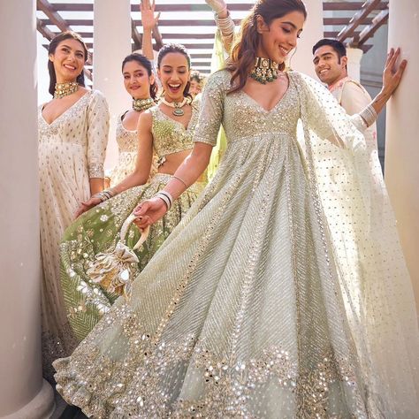 Reach us at +91-9758392215 for more information. Perfect pehnawa "Happiness is guaranteed" 01 Abhinav Mishra, Green Anarkali, Trendy Outfits Indian, Desi Wedding Dresses, Indian Outfits Lehenga, Lehenga Designs Simple, Indian Dresses Traditional, Traditional Indian Outfits, Simple Pakistani Dresses