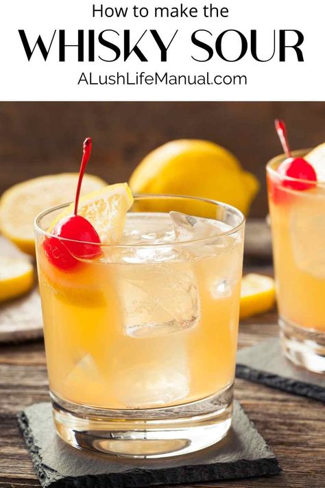 Whisky Sour Recipe, Brandy Sour, Amaretto Sour Cocktail, Whisky Cocktail Recipes, Crown Royal Drinks, Whiskey Sour Recipe, Peach Drinks, Amaretto Sour, Whisky Sour