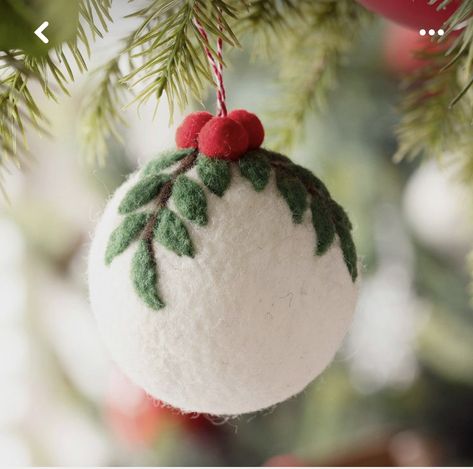 Tovad Ull, Felted Ornaments, Needle Felted Ornaments, Felted Christmas, Needle Felted Christmas, Needle Felting Diy, Felt Christmas Decorations, Felt Christmas Tree, Wool Felting