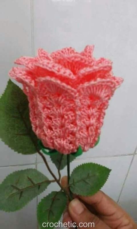 Crochet Rose Pattern, Crochet Neck Warmer, Crochet Flowers Easy, Crochet Flowers Free Pattern, Crochet Plant, Crochet Flower Tutorial, Crochet Rose, Crochet Flower Patterns, Flower Tutorial