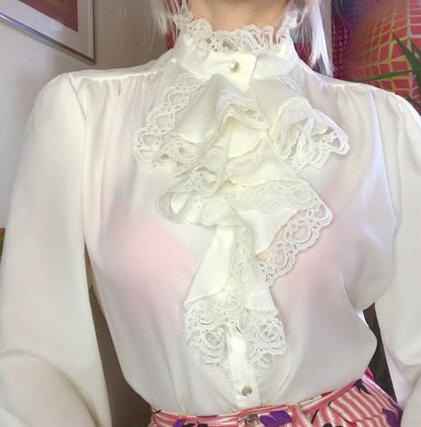 Frilly Blouse Outfit, Satin Bow Blouse, Frilly Collar, Layered Outfits, White Ruffle Blouse, Frilly Blouse, Knotted Blouse, Silk Blouses, Ruffled Blouse