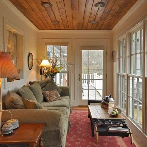 Small Sunroom Office, Vintage Sunroom, Sunroom Aesthetic, Brick Sunroom, Cottage Sunroom, Sunroom Office, Small Sunroom, Enclosed Porches, Sun Porch