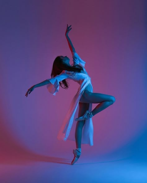 Jazz Dance Poses, Contemporary Dance Photography, Contemporary Dance Poses, Dancing Pose, Dress Poses, Neural Pathways, Dance Photo Shoot, Dance Picture Poses, Dancer Photography