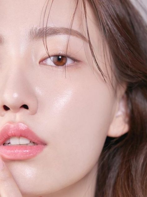 Korean glass skin routine Korean Glass Skin Routine, Glass Skin Naturally, Glass Skin Routine, Pale White Skin, Skin Aesthetic, Korean Glass Skin, Korean Beauty Secrets, Clear Glowing Skin, Pink Skin