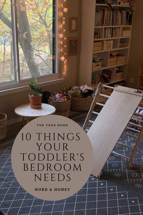 Toddler Bedroom Decor Boy, Large Toddler Bedroom Ideas, Toddler Bedroom With Play Area, Toddler Bedroom Boy Decor, Toddler Bedroom Layout Ideas, Toddler Boy Montessori Bedroom, Preschool Bedroom Ideas, Montessori Kids Bedroom, Toddler Bedroom Montessori