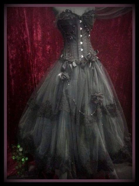 d72fbbccd9fe64c3a14f85d225a046f4desc51767024ri Charcoal Wedding, Halloween Chic, Steampunk Fantasy, Gothic Wedding Dress, Lovely Fashion, Altered Couture, Ball Gown Skirt, Gothic Steampunk, Black Tulle