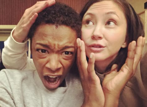 poussey washington & brook soso Soso And Poussey, Poussey Washington, Music Tweets, Oitnb Cast, Samira Wiley, Alex Vause, Vanessa Kirby, Natasha Lyonne, Casting Pics