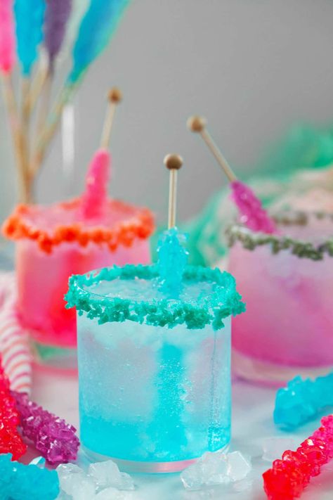 Rock Candy Cocktail -- These Rock Candy Cocktails are incredibly easy to make with just a few ingredients. The pretty drinks are simple vodka sodas with a rock candy stick stirred in for a little sweetness and fun color! Rock Candy Cocktail, Make Rock Candy, Candy Stick, Fun Drink Recipe, Best Summer Cocktails, Candy Cocktails, Colorful Drinks, Candy Drinks, Birthday Drinks