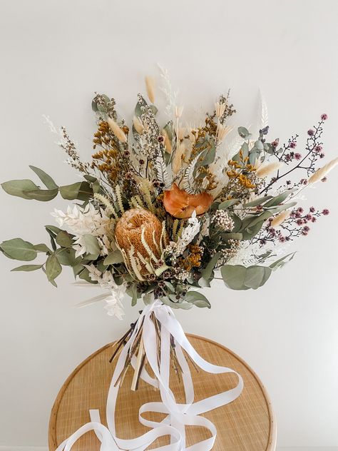 Bouquet Of Flowers Eucalyptus, Banksia Wedding Bouquet, Dried Native Bouquet, Dried Australian Native Bouquet, Wedding Native Flowers, Native Flower Wedding Bouquet, Banksia Flower Arrangement, Native Bridal Bouquet, Australian Native Bouquet Wedding