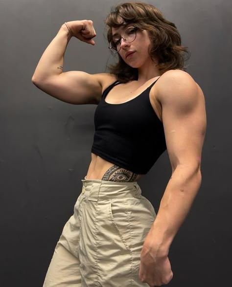 Lean Women Reference, The Lean Beef Patty, Women Muscles Reference, Women With Muscles Reference, Pretty Buff Women, How To Flex Muscle For Pictures, Muscular Woman Back Reference, Gym Pose Reference, Lady Body Builders