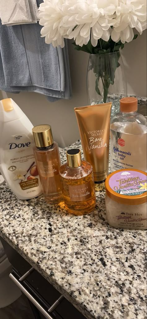 If you love vanilla, use these together! You’ll love it🥰 Smell Good Asthetic, Vanilla Shower Products, Hygiene Products Aesthetic, Profumo Victoria Secret, Scent Combos, Pampering Routine, Body Hygiene, Hygiene Care, Bath And Body Works Perfume