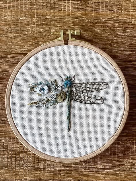 Dragonfly Hand Embroidery, Dragon Fly Embroidery Design, Dragonfly Embroidery Pattern Free, Embroidery Dragonfly Pattern, Dragonfly Embroidery Simple, Botanical Insects, Embroidery Bugs, Embroidery Dragonfly, Dragonfly Diy