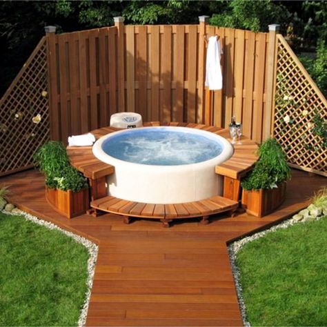 above ground hot tub ideas for your backyard this design idea works great for a "Lazy Spa" inflatable portable hot tub Whirlpool Deck, Lazy Spa, Small Hot Tub, Hot Tub Privacy, Backyard Resort, Hot Tub Landscaping, Hot Tub Surround, Hot Tub Patio, Hot Tub Designs