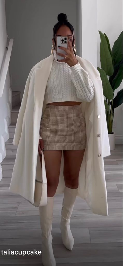 White Leather Skirt Outfit Winter, Feminine Clothing Classy, Fancy Christmas Dinner Outfit, Cold Concert Outfit Night, Winter Restaurant Outfit, Brown And Nude Outfit, Outfits For Party Night Club, Nude Skirt Outfit, Christmas Dinner Outfit Casual